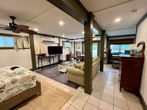 Free WiFi, bed sheets - Santa Anna Downunder at Port St. Joe Beach (Port St Joe)