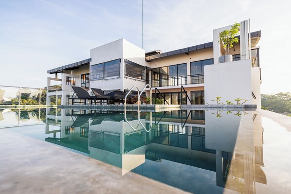 Outdoor pool - Arena by Serendia (Colombo)