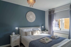 4 chambres, fer et planche à repasser, Wi-Fi, draps fournis