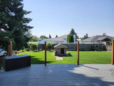 Spacious 4-bedroom house with WiFi and AC in charming Spokane Valley