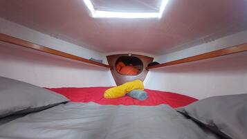 1 quarto, Wi-Fi de cortesia, roupa de cama