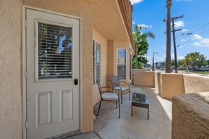 Terrace/patio - Perfect Family Vacation Home In Crown Point Pacific Beach  (San Diego)