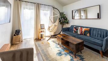 Smart-TV, Bücher, Arbeitsbereiche