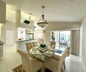 Dining - Your Tropical Oasis Awaits! Private home perfect for families. (Rotonda West)