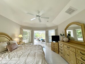 4 bedrooms, iron/ironing board, WiFi, bed sheets - Your Tropical Oasis Awaits! Private home perfect for families. (Rotonda West)