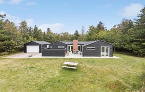 Exterior - 4 bedroom cozy home in ålbæk (Ålbæk)