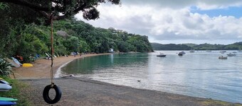 Sabbaticus 3 Bed Waiheke Escape