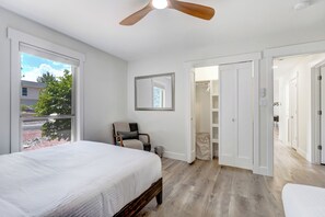 5 bedrooms, iron/ironing board, free WiFi