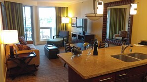 Télévision, lecteur de DVD, livres, chaîne hi-fi