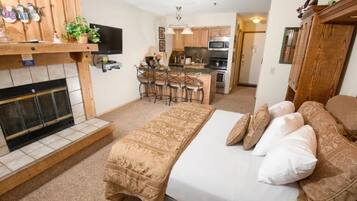 1 bedroom, iron/ironing board, travel cot, free WiFi