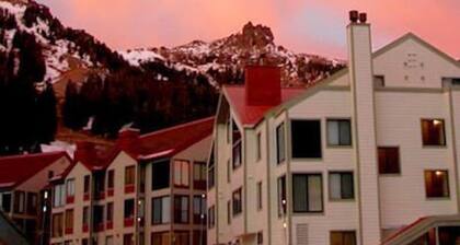 Meadows Region - 1BR Central to Lifts & Activities