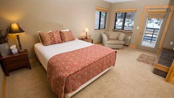 1 bedroom, iron/ironing board, travel cot, free WiFi