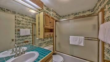 ヘアドライヤー、タオル、石鹸、シャンプー