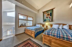 2 bedrooms, iron/ironing board, travel cot, free WiFi - 2BR + Loft Condo w/ Fireplace | Central Location (Kirkwood)