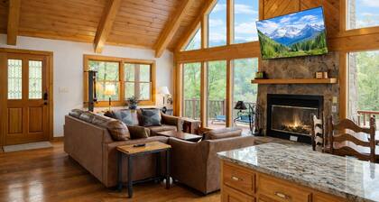 Restoration Retreat 3-Bedroom Cabin Mountain Views in Sevierville, TN 1.5 Miles to National Park