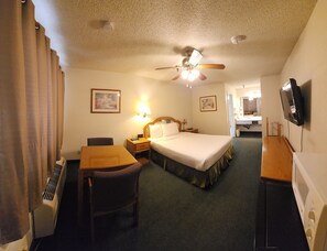 Standard Room, Non Smoking | Iron/ironing board, free WiFi - Formosa Inn (Fresno)
