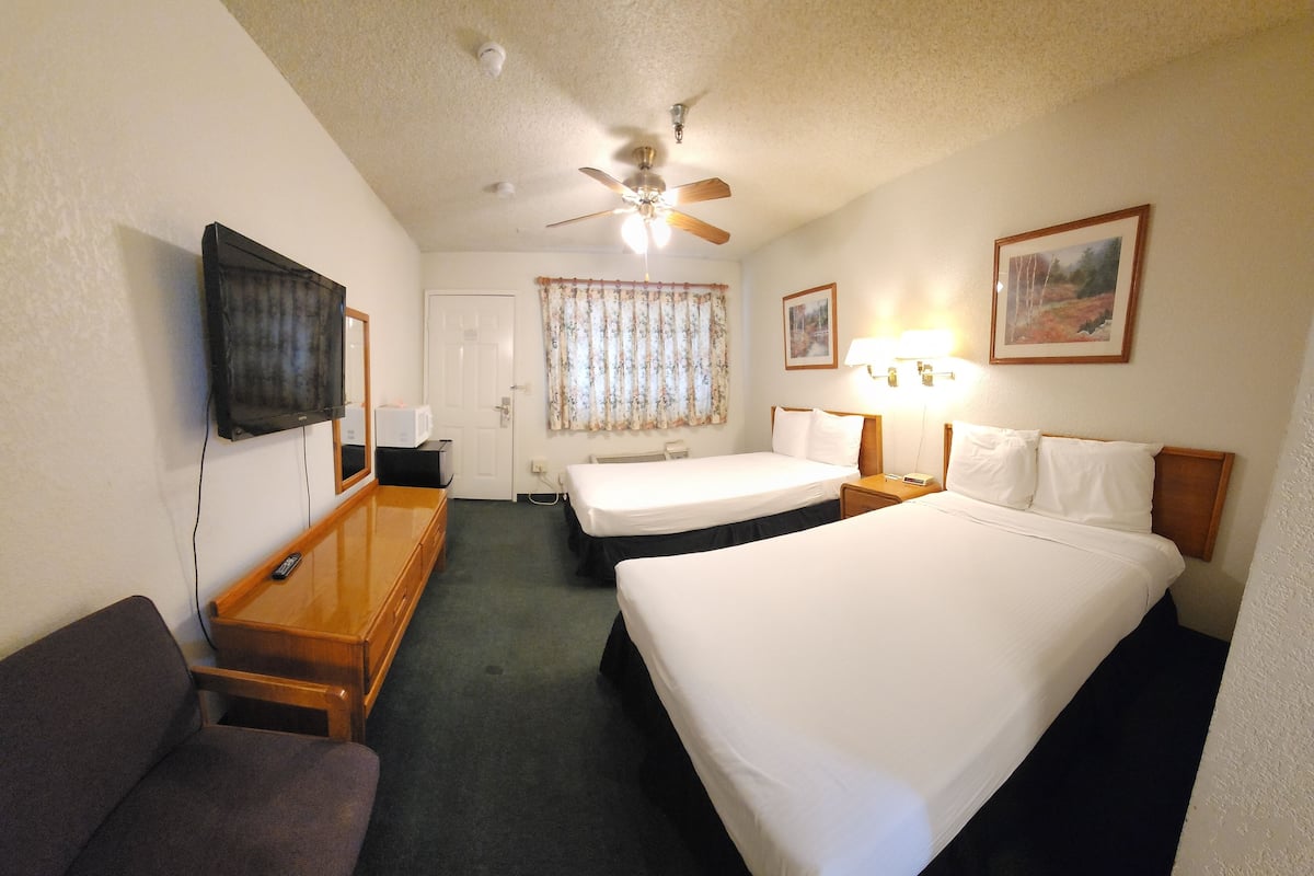Standard Double Room | Iron/ironing board, free WiFi