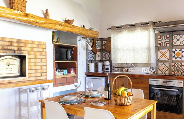 Réfrigérateur, micro-ondes, four, grille-pain