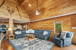 TV connectée, cheminée, baby-foot, table de tennis de table