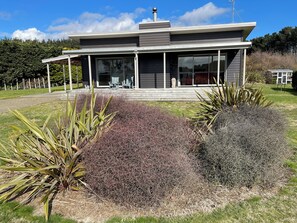 Exterior - Looking for a beach getaway with a country feel? (Foxton Beach)