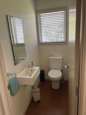 Bathroom - Looking for a beach getaway with a country feel? (Foxton Beach)