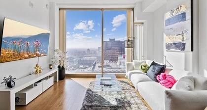 Luxury apt with stunning view,Free parking,Gym, pool, hot tube