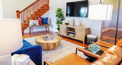 Charming 3-bedroom farmhouse in marvelous Greencastle near DePauw University