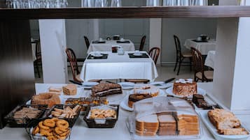 Desayuno bufé gratuito y diario