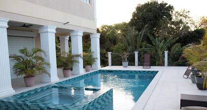 Charming 2-bedroom apartment with WiFi, AC in marvelous Nassau