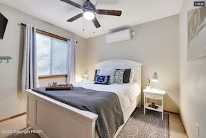 3 bedrooms, desk, iron/ironing board, travel crib