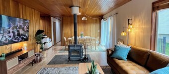 Mid-Century Modern Gem - 3BR/2BA Family Friendly Home w Modern Amenities