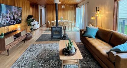 Mid-Century Modern Gem - 3BR/2BA Family Friendly Home w Modern Amenities