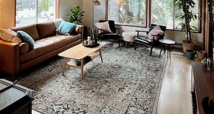 Mid-Century Modern Gem - 3BR/2BA Family Friendly Home w Modern Amenities