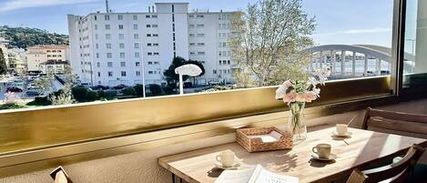 تناول الطعام