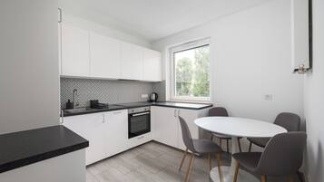 Kühlschrank, Ofen, Herdplatte, Geschirrspüler