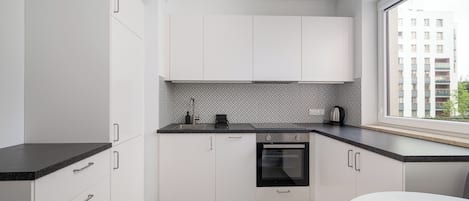 Refrigerador, horno, parrilla de estufa y lavavajillas