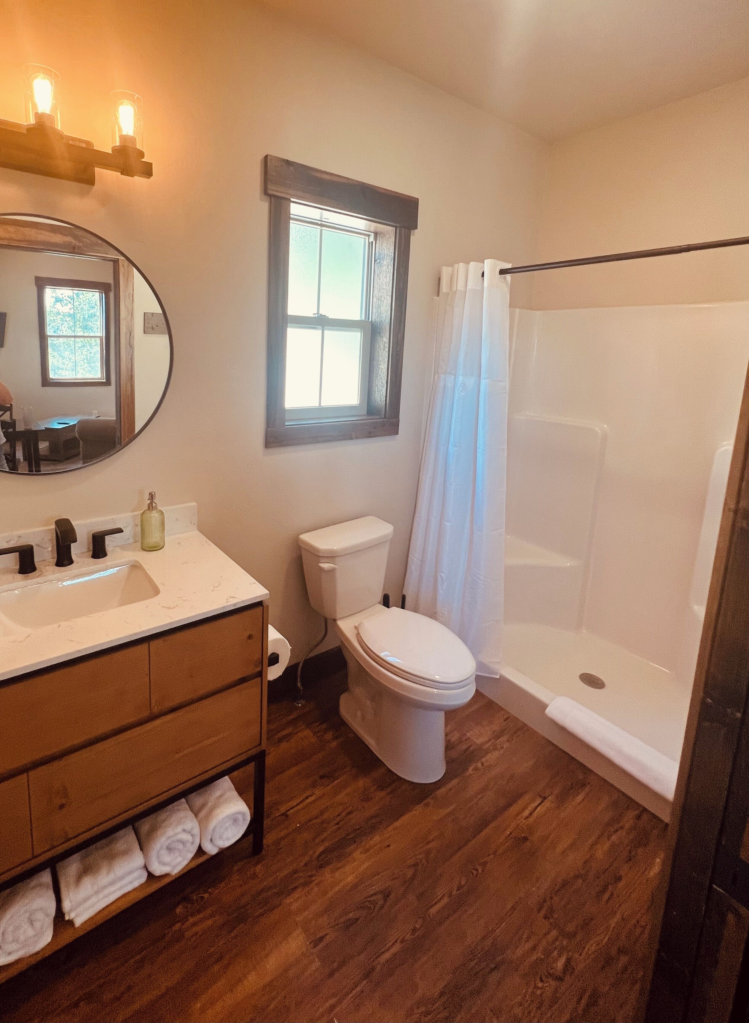 تجهيزات دش، مجففات شعر، مناشف، صابون