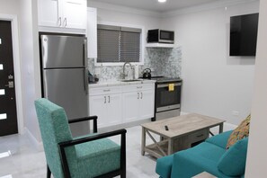 Microwave, oven, stovetop - Modern 1-bedroom apartment with WiFi ,AC and pool in fabulous West Nassau. (Nassau)