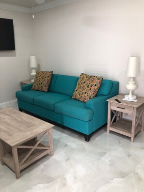 Smart TV - Modern 1-bedroom apartment with WiFi ,AC and pool in fabulous West Nassau. (Nassau)