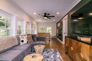 Smart TV, chimenea