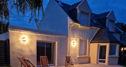 Holiday Home 'Ty Mamie Spa - 700m De La Plage' with Terrace, Private Garden and Wi-Fi
