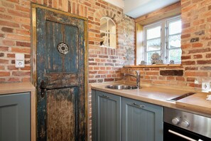 Frigorifero, forno, piano cottura, lavastoviglie