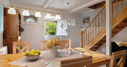 Apartment 'Haus Am Alten Deich' with Private Terrace, Shared Garden and Wi-Fi