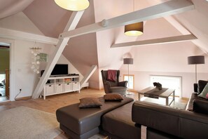 TV, lettore DVD, impianto stereo