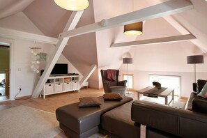 TV, lettore DVD, impianto stereo