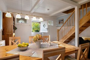 Dining - Apartment 'Haus Am Alten Deich' with Private Terrace, Shared Garden and Wi-Fi (Rodenäs)