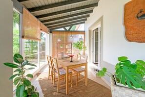 Dining - Holiday Home 'Casa Pavão - Selão Da Eira' with Sea View, Shared Pool and Wi-Fi (São Teotónio)