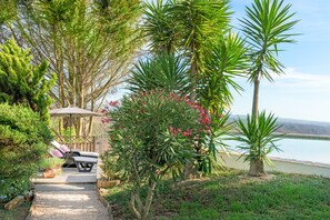 Property grounds - Holiday Home 'Casa Pavão - Selão Da Eira' with Sea View, Shared Pool and Wi-Fi (São Teotónio)