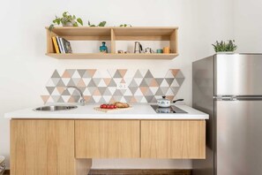 Fridge, microwave, stovetop, coffee/tea maker