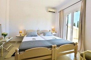 4 slaapkamers, een strijkplank/strijkijzer, gratis wifi, beddengoed